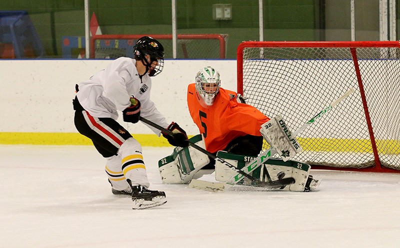 MARIO BARTEL/THE TRI-CITY NEWS
Goaltender Dylan Barton stretches to make a save during Coquitlam Express training camp at the Poirier Sport and Leisure Complex.