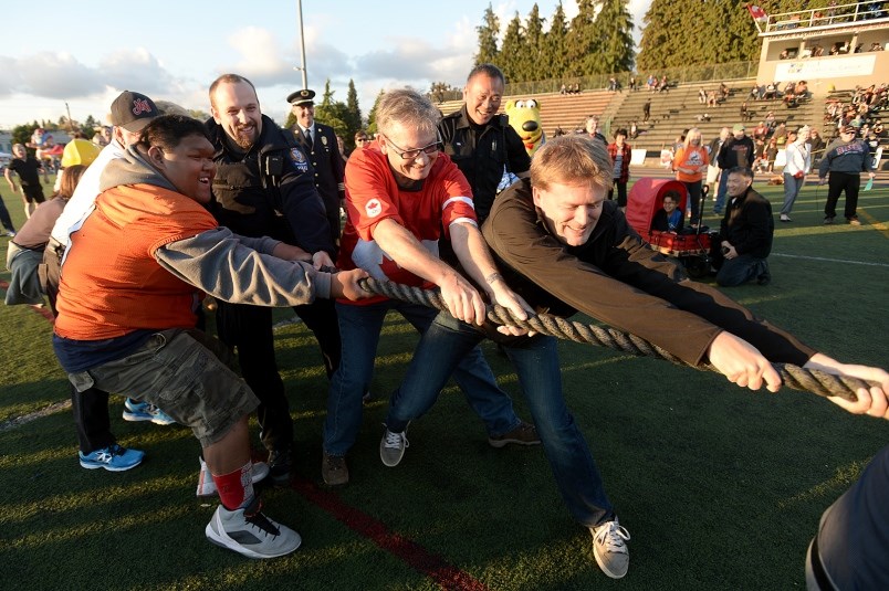 Homecoming Hyacks tug of war