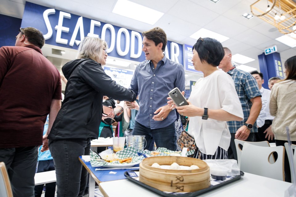 Prime Minister Justin Trudeau dropped by T&T Supermarket last week for an impromptu visit, handing out mooncakes.
