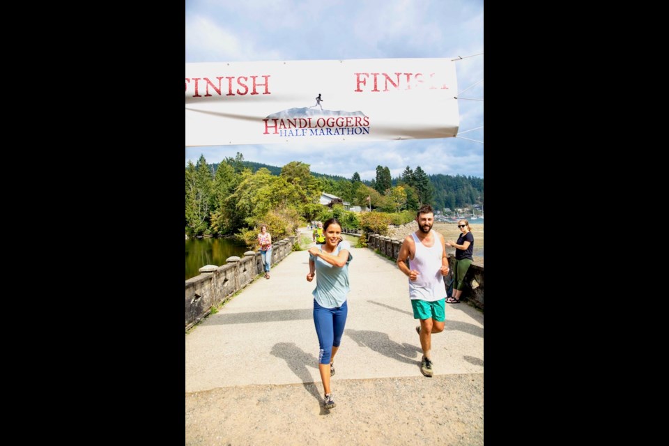 Ruben Fleming and Victoria Van Sharwen cross the finish line together.