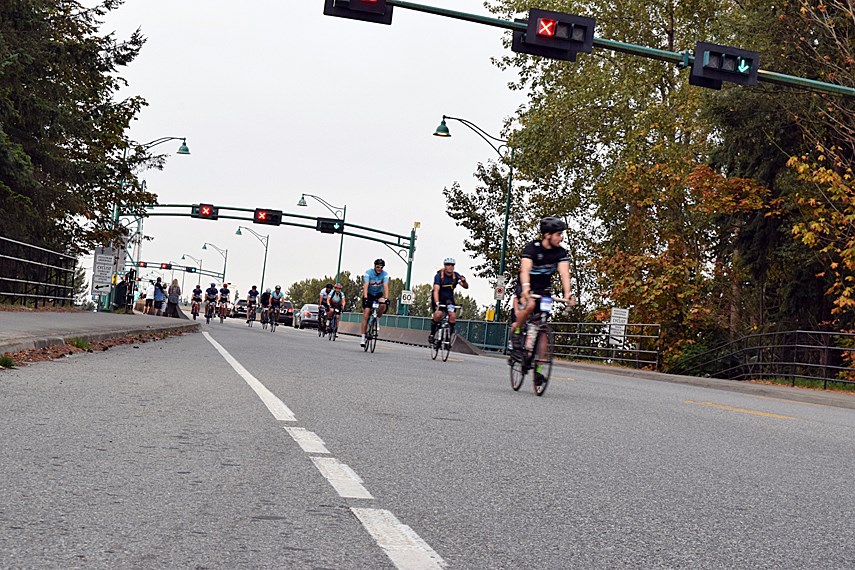 GranFondo cyclists cross Lions Gate Bridge on their way to Whistler (VIDEO)_2