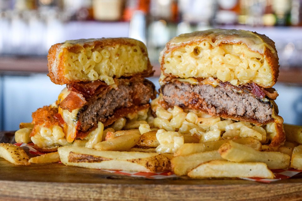 mac n cheese burger