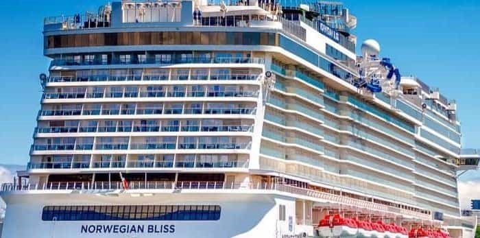 The Norwegian Bliss contains 2,220 cabins and can carry 4,000 passengers. Photo @norwegiancruiseline