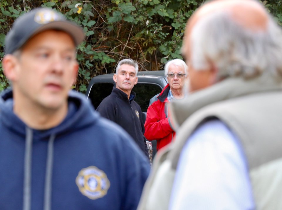 Two former Bowen Island fire chiefs, Ian Thompson (left) and Brian Biddlecombe (right)