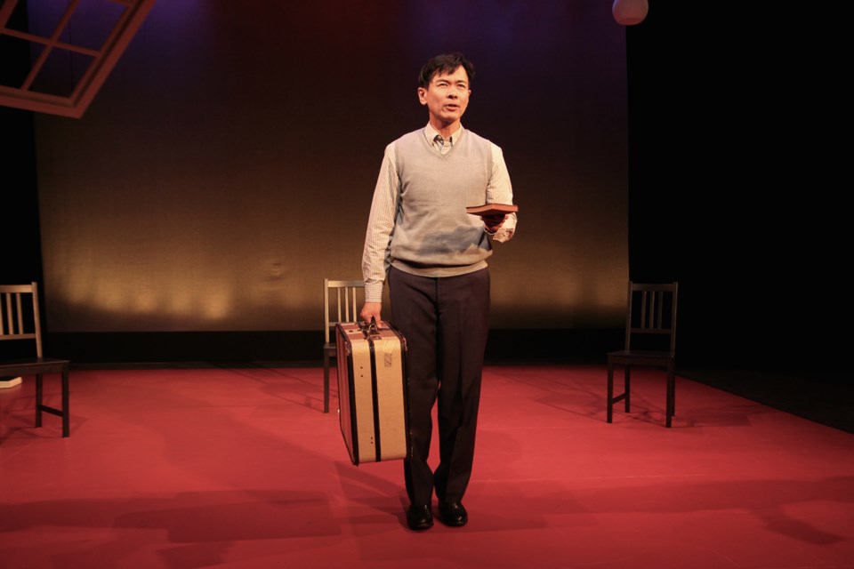 In the one-man play Hold These Truths, Joel de la Fuente plays Gordon Hirabayashi, whose principled