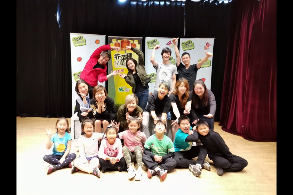 Esther Ho (right three at the second row) hope audiences to cherish people and family members around them after watching the play. Photo submitted
