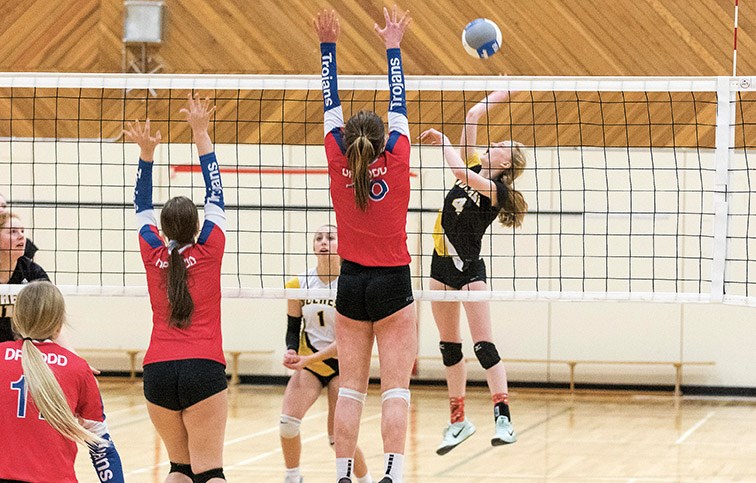 Condors defeat Trojans in senior girls volleybal city final_3