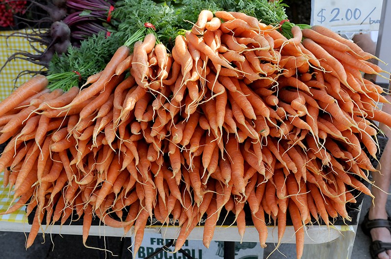 carrots at farmers market