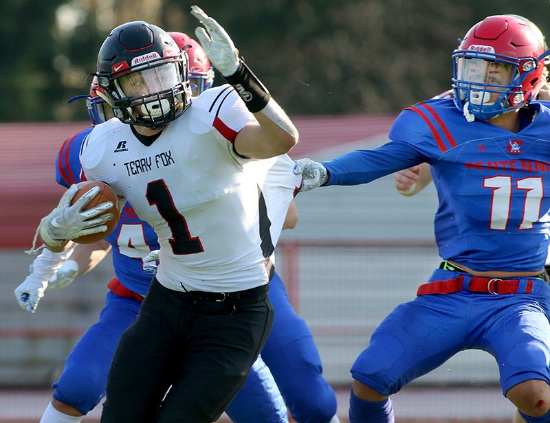 MARIO BARTEL/THE TRI-CITY NEWS
Terry Fox Ravens running back Gavin Whittingham tries to escape the clutches of Centennial Centaurs defensive back Jeseo Kim in the first half of their BC Secondary Schools Football Association junior varsity game, Thursday at Coquitlam's Percy Perry Stadium. Centennial won, 14-12.