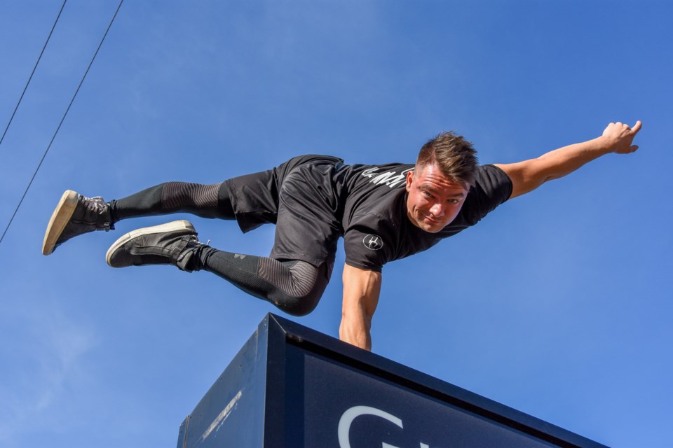 A graduate from the National Circus School in Montreal, Bachmann solo work focuses on hand-balancing and straps, a form of gymnastics rings without the rings