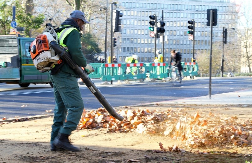 leaf blower