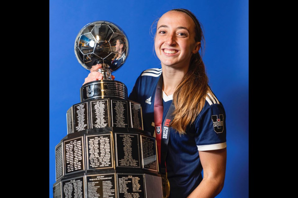 Amelia Crawford's last duty as captain of the UBC Thunderbirds was accepting the national championship trophy after her team's 1-0 win over Calgary on Sunday.
