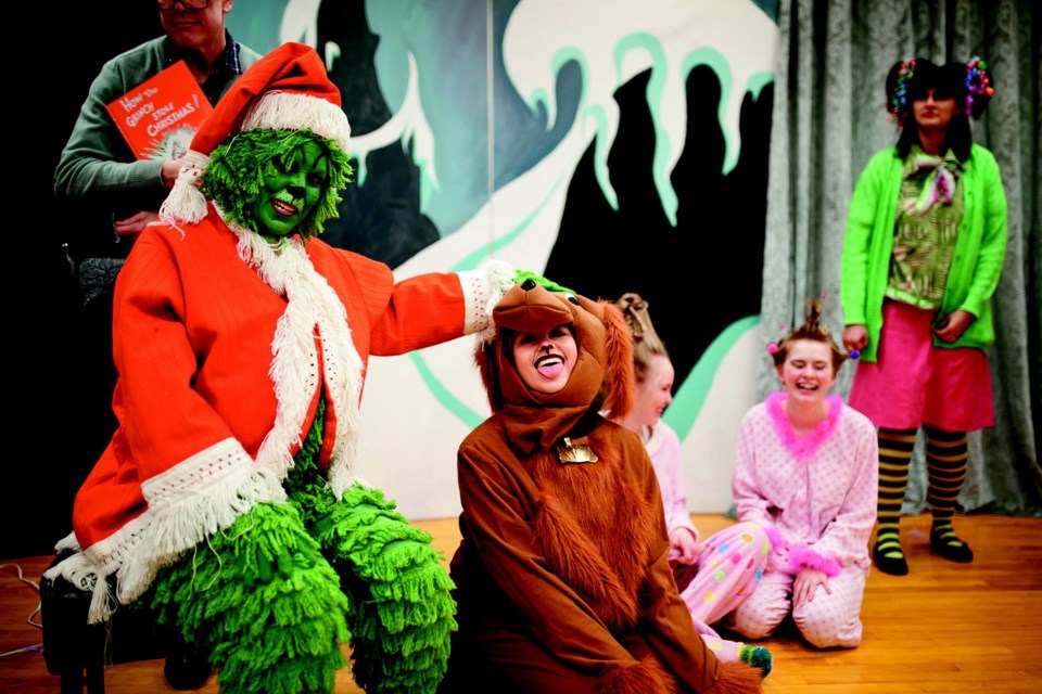 Nove-Voce-Grinch.28_1126201.jpg