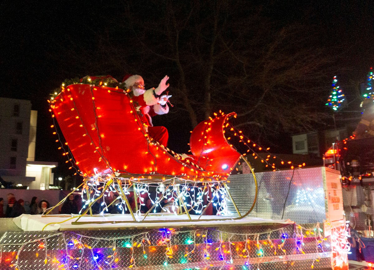 Sidney sparkles at annual Santa Claus parade Victoria Times Colonist