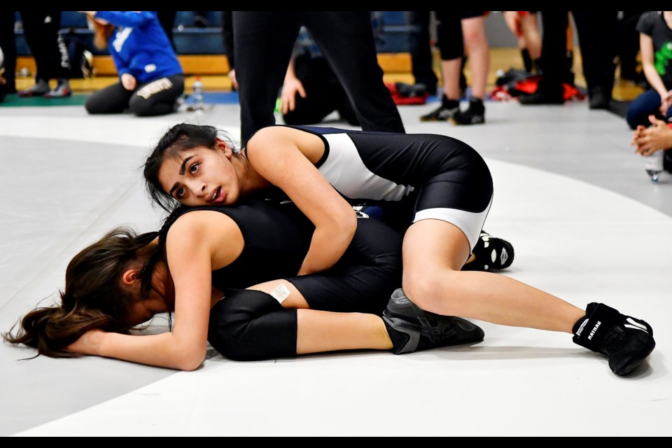 St. Thomas More's Ayesha Mian kicked off the SFU War on the Floor by topping Lillooet's Lakeisha Jacob in their 43kg division in Coquitlam on Saturday.