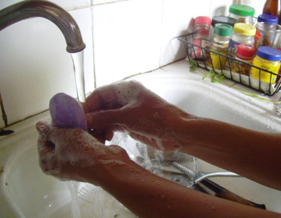 photo washing hands