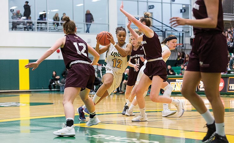 13 Twolves Maria JAM59184web