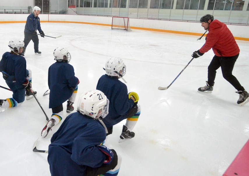 Australian hockey team greeted with warm welcome and cold weather in North Vancouver_3