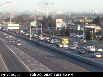 traffic northbound oak street bridge at cambie rd