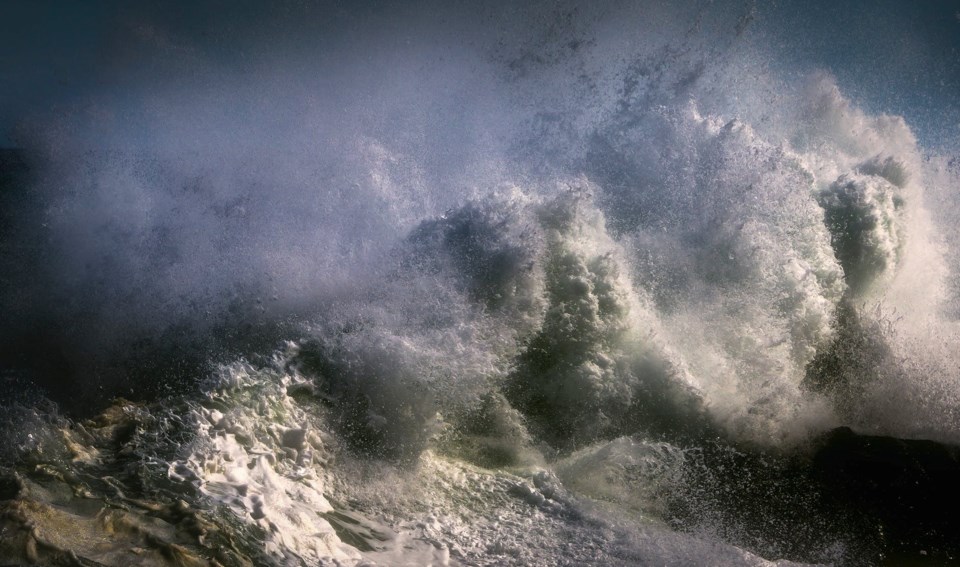 storm-wave