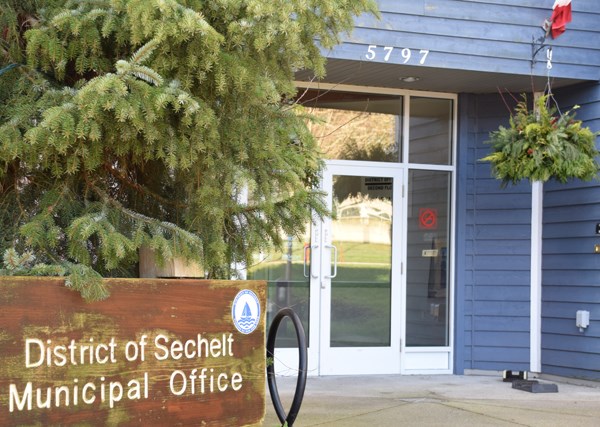 Sechelt muni hall