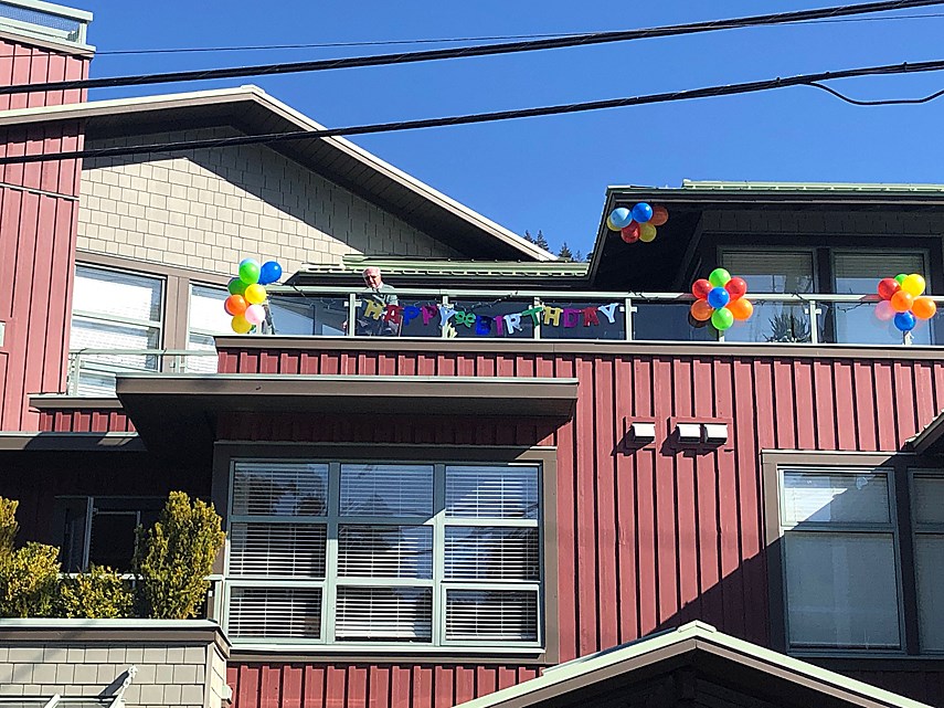 Family gathers on street to celebrate West Vancouver veteran's 97th birthday_2