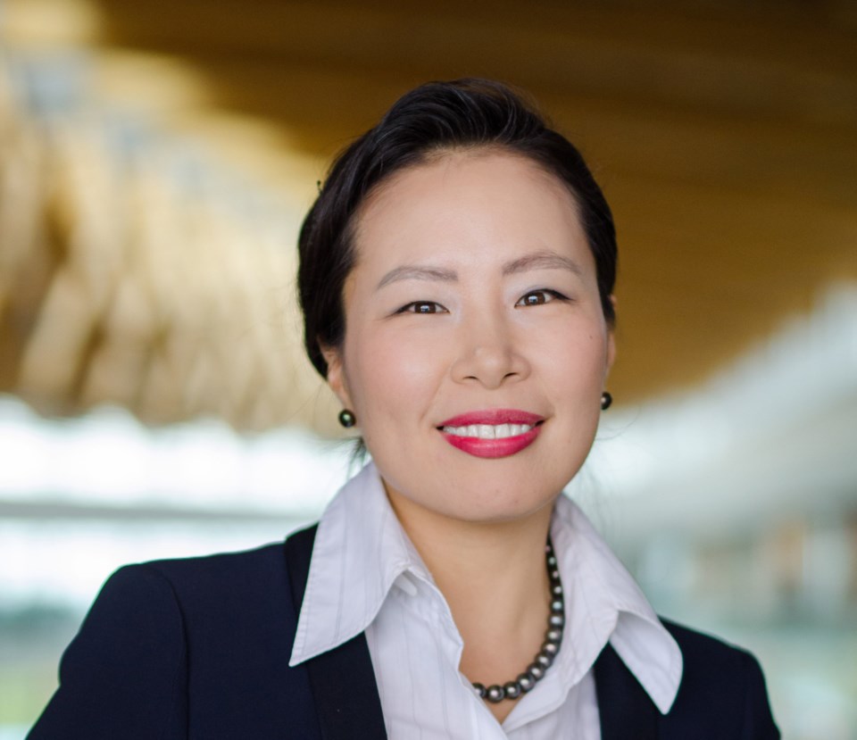 Dr. Victoria Lee