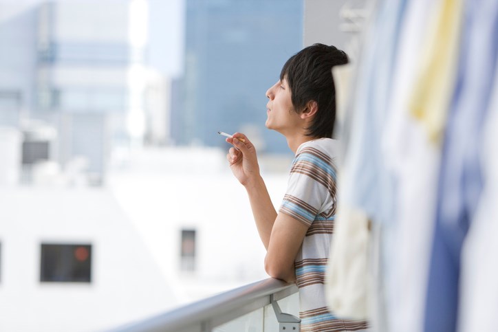 Letter writer is upset with her smoking neighbours