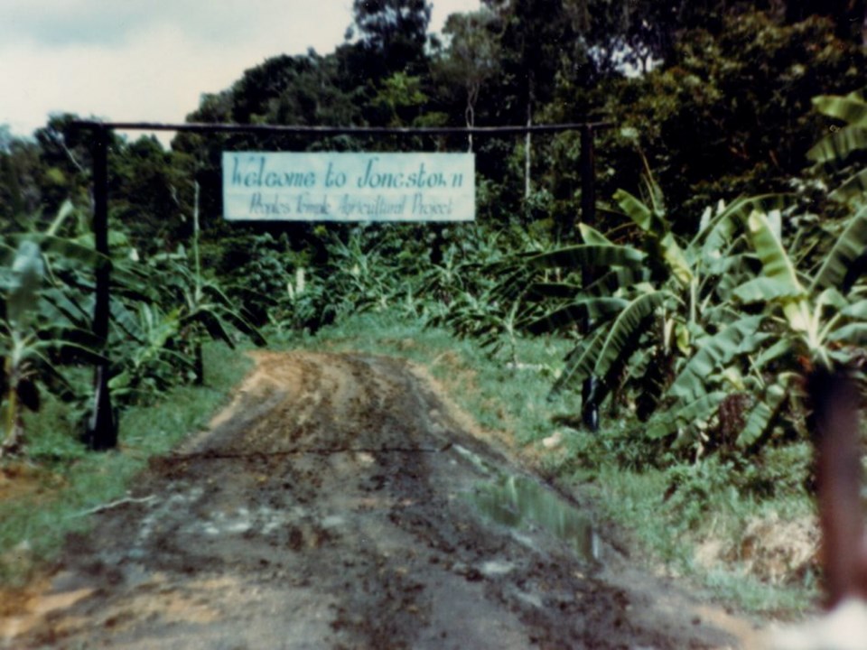 Jonestown_entrance015535.jpg