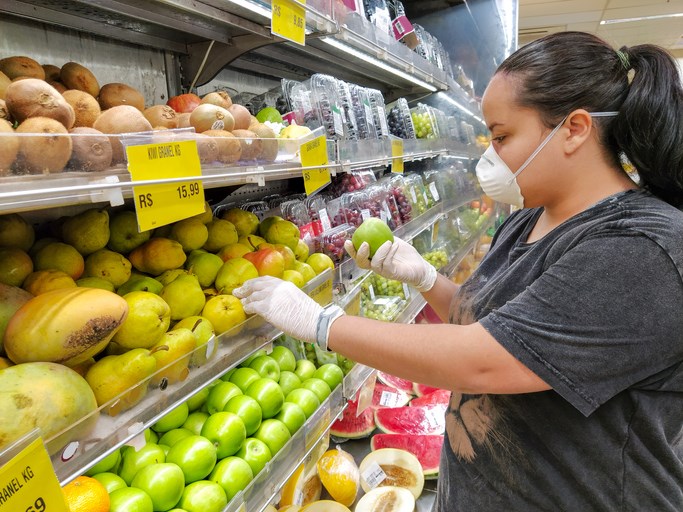 Supermarket asks customers to wear masks
