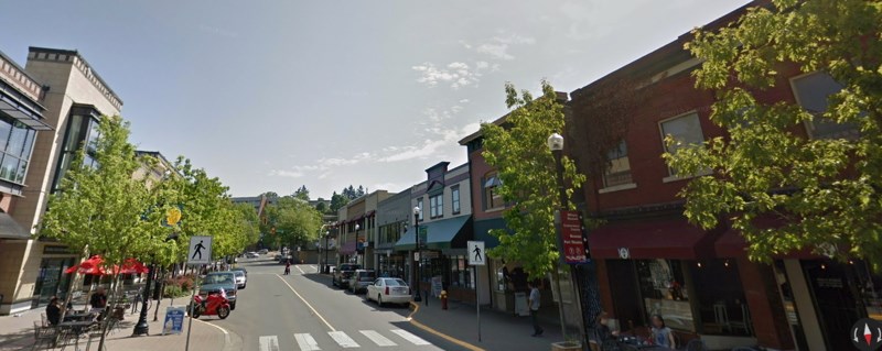 photo Commercial Street in Nanaimo