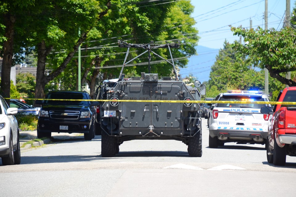 Tense police standoff in Burnaby yields no arrests, suspects_1