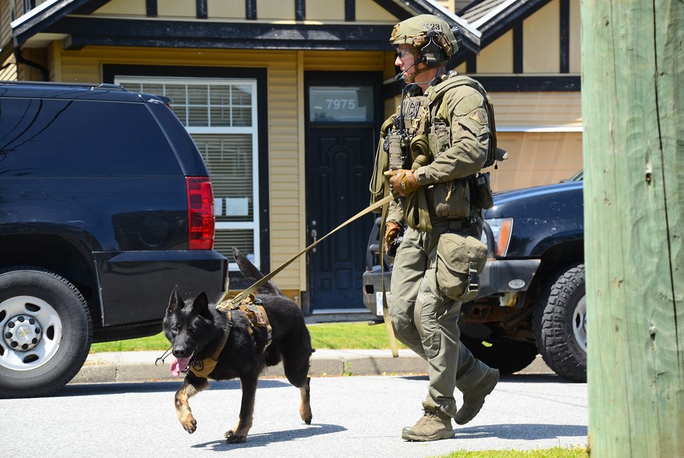 Tense police standoff in Burnaby yields no arrests, suspects_2