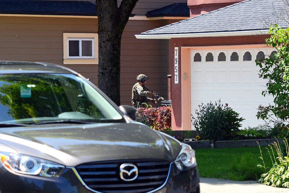 Tense police standoff in Burnaby yields no arrests, suspects_4