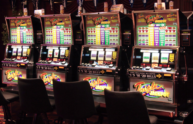 Problem gamblers enter trancelike 'zone' when they play slots: study -  Victoria Times Colonist