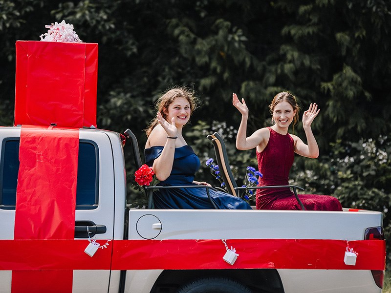 Kaijah Boettger [left] and Annika Mulder Powell River