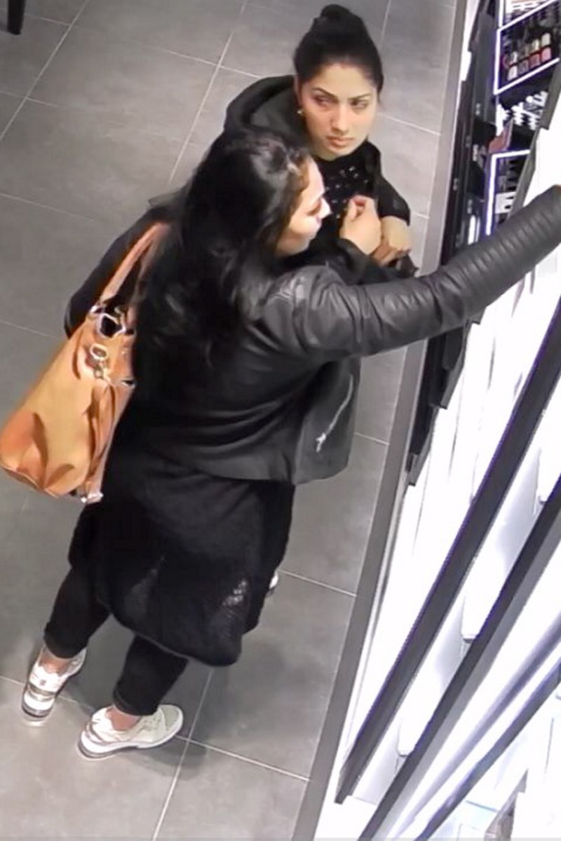 Shoplifting Suspects Seen On Camera At Langford Drugstore Victoria Times Colonist