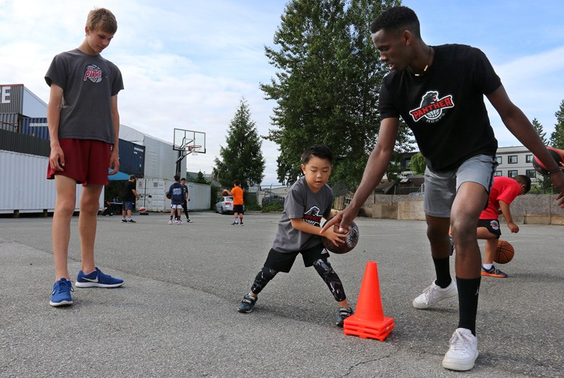 Pandemic forces youth basketball program to take it to the street_3