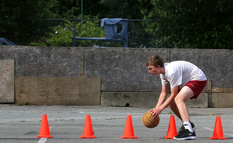 Pandemic forces youth basketball program to take it to the street_4