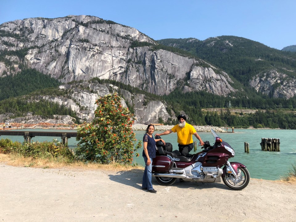 Thundering down the highway past Squamish_10