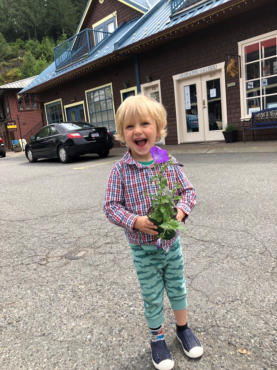 Meet Bowen's three-year-old gardener_3