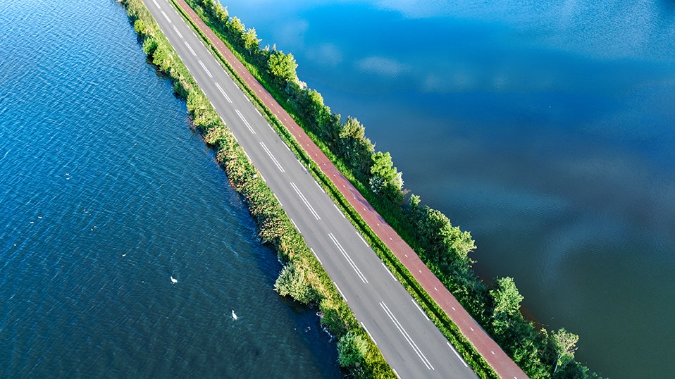 Riding infrastructure next to a highway in the Netherlands.