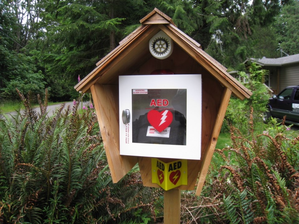 An AED in a little wooden structure