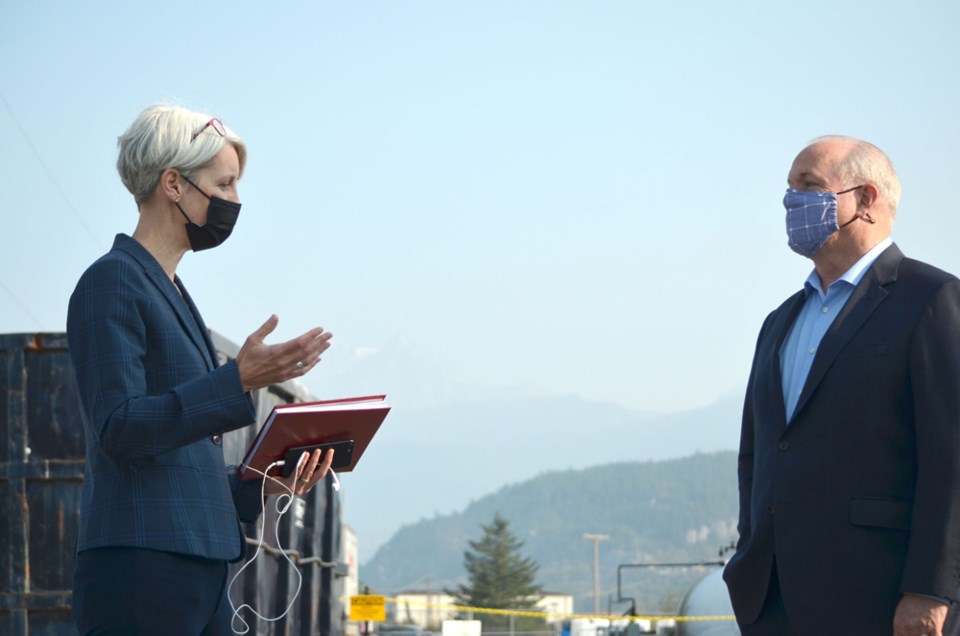 Mayor Karen Elliott addresses NDP Leader John Horgan during his Ƶappcampaign stop on Friday.