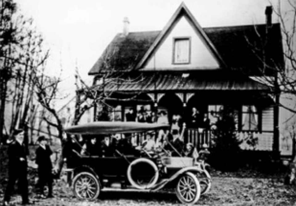 Navvy Jack House w old car