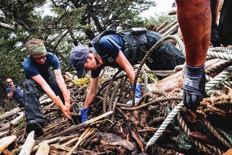 Crews cut and remove fishing lines, ropes. |Simon Ager, Maple Leaf Adventures