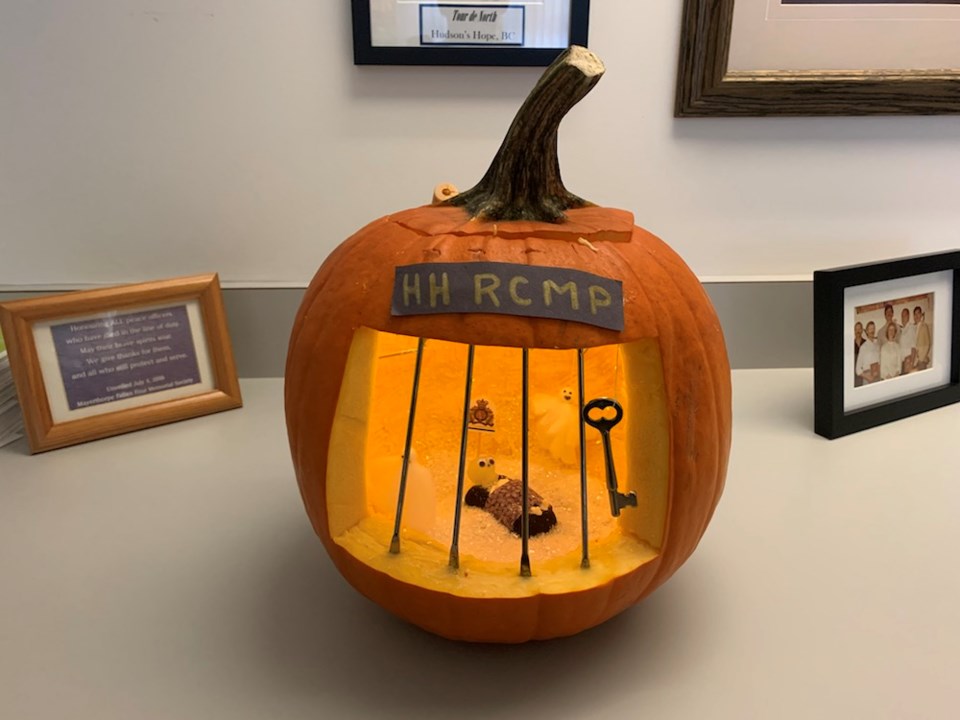 75041_Jail_cell_pumpkin