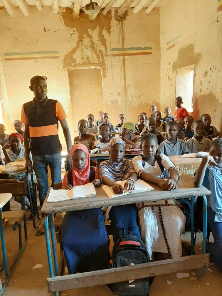 Students in Gao,Mali study in less-than-ideal conditions
