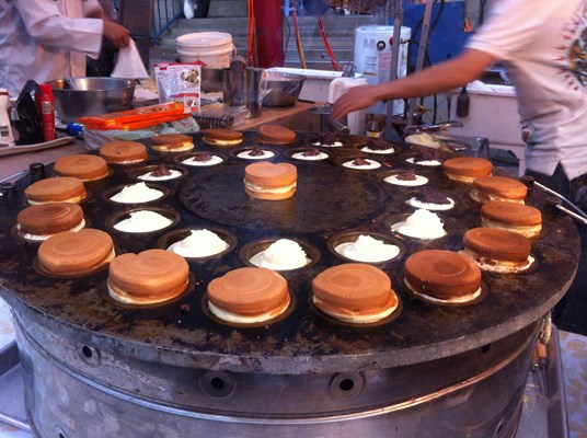 Looking for something sweet at the Chinatown Night Market? You can't go wrong with wheel cakes, filled with red bean, custard, peanut butter or nutella.