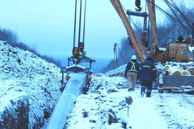 Workers lay Coastal GasLink pipeline to Kitimat. | Coastal Gas Link